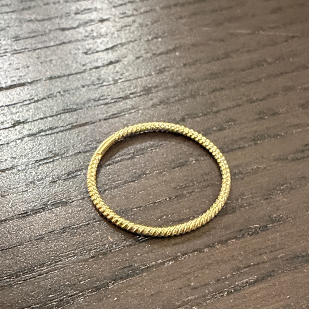 Mejuri Gold Twisted Ring - Picture 4 of 6